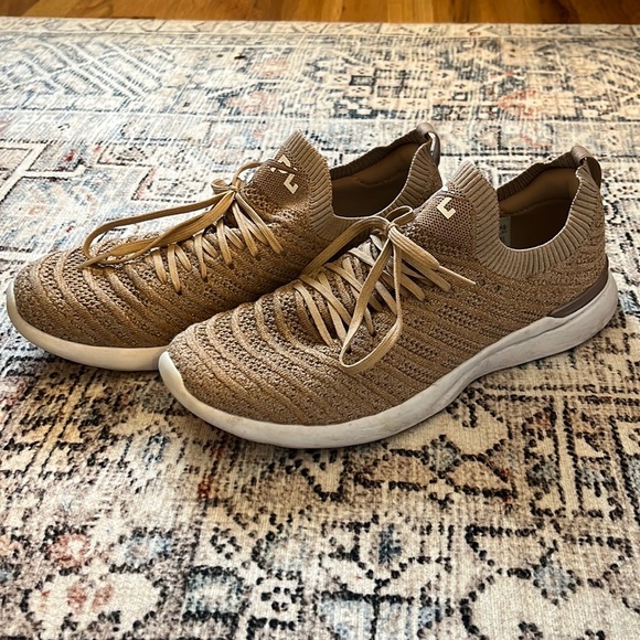 APL tech loom wave sneaker in blush - Picture 5 of 8